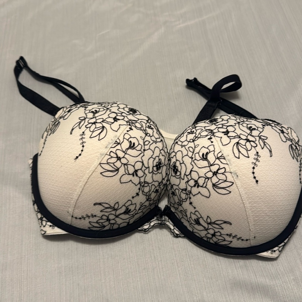 Torrid Embroidered Push-Up Plunge Bra Size 40D